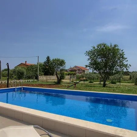 Vila Charming Seve With Private Pool In