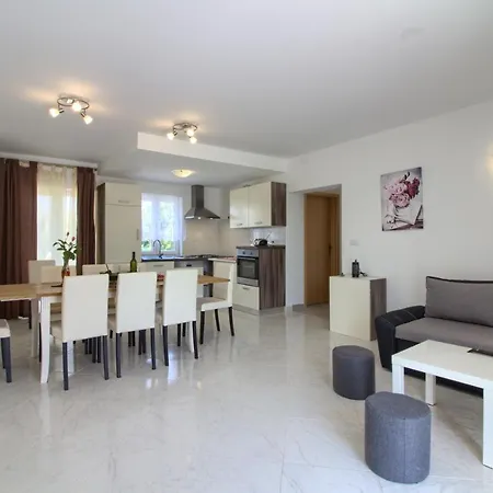 Vila Charming Seve With Private Pool In