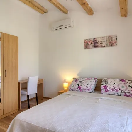 Charming Seve With Private Pool In