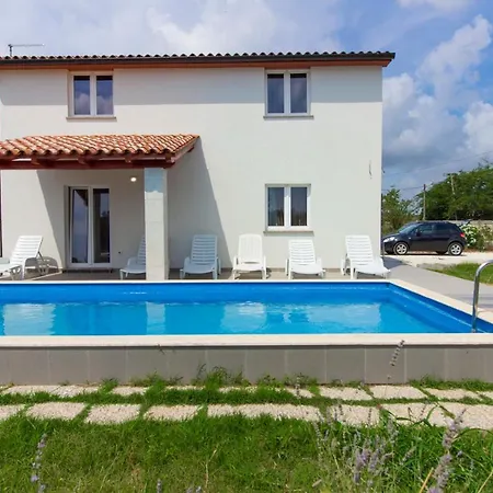 Charming Seve With Private Pool In 别墅