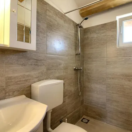 Charming Seve With Private Pool In