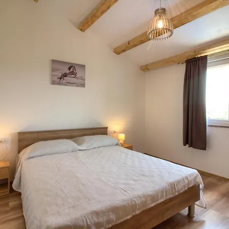 Charming Seve With Private Pool In Pula