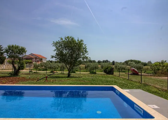 Charming Seve With Private Pool In Pula
