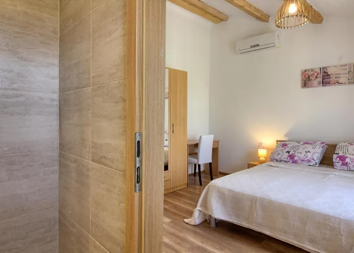 Charming Seve With Private Pool In *