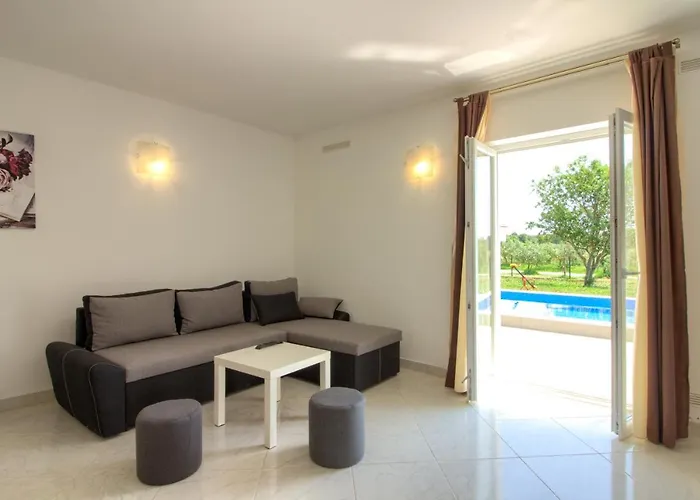 Vila Charming Seve With Private Pool In