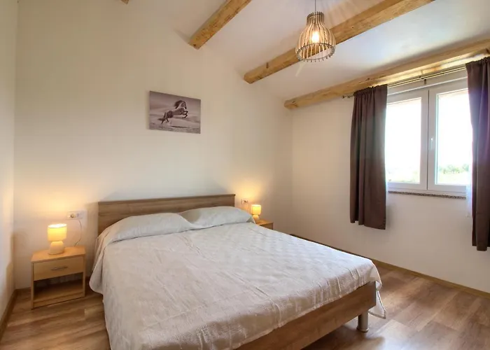 Charming Seve With Private Pool In Pula